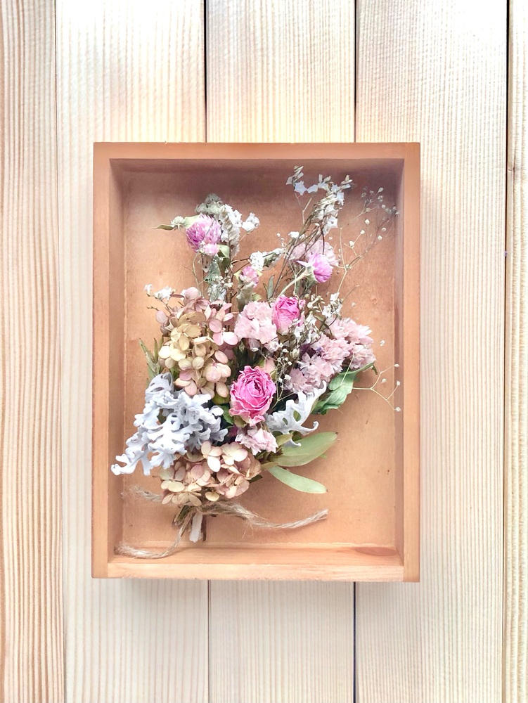 写真：ドライフラワーでつくるボタニカルフレーム