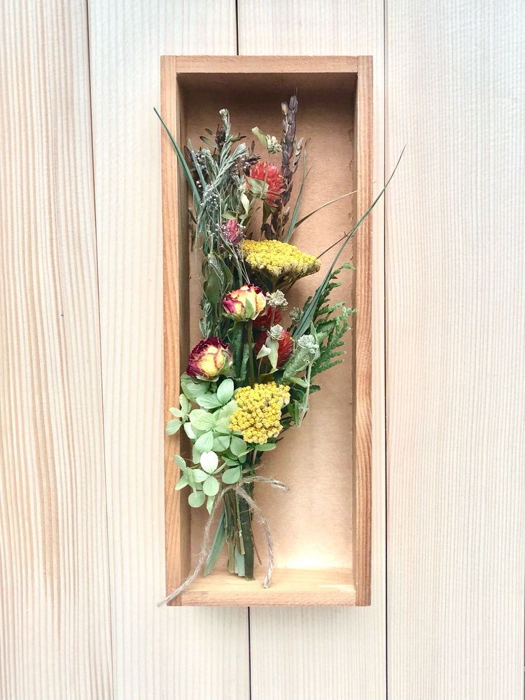 写真：ドライフラワーでつくるボタニカルフレーム