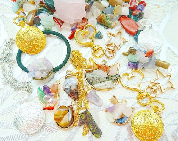 写真：トレジャーストーンアクセサリー作り